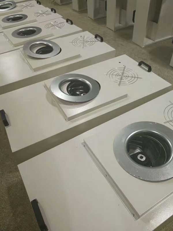 FFU風(fēng)機(jī)過(guò)濾機(jī)組和高效送風(fēng)口都是潔凈室末端常用的過(guò)風(fēng)送風(fēng)過(guò)濾設(shè)備之一 FFU風(fēng)機(jī)過(guò)濾機(jī)組和高效送風(fēng)口都是潔凈室末端常用的過(guò)風(fēng)送風(fēng)過(guò)濾設(shè)備之一